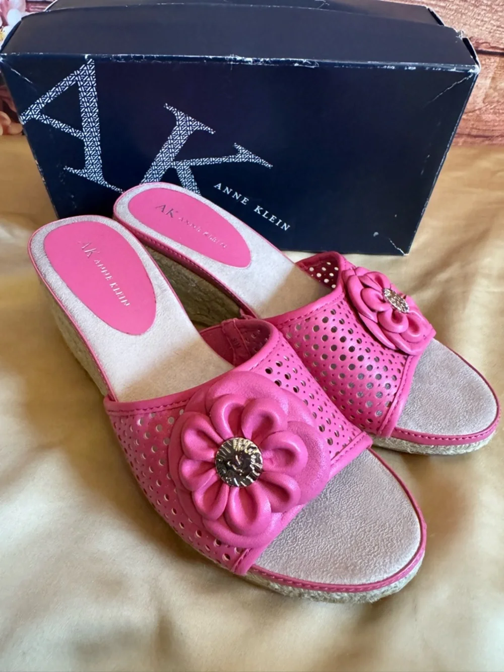 NWT Anne Klein AK Philomena Pink Floral Slide Sandals Espadrille Wedge Sz 8.5M